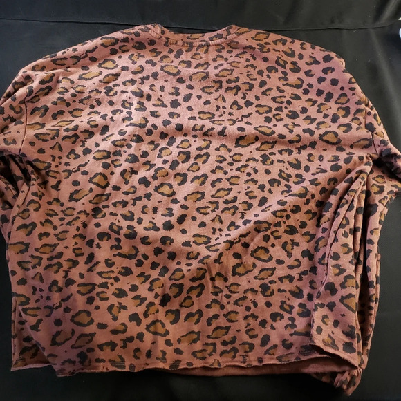 SunDry Leopard Print Drapey Crewneck Sweatshirt Women’s 2 - Picture 3 of 8